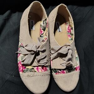 Not Rated Beige Floral Lace-Up Flats